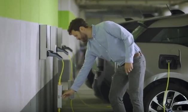 電動(dòng)汽車充電新方法，將路燈改造成充電樁